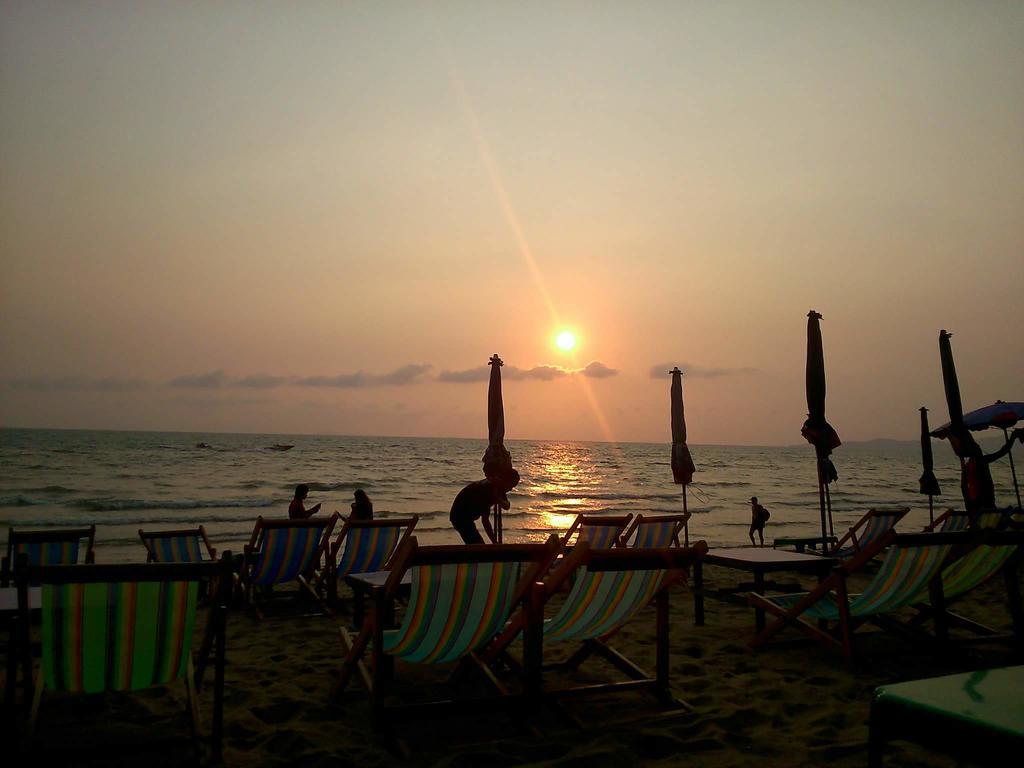 Jomtien Sunset Guesthouse Esterno foto